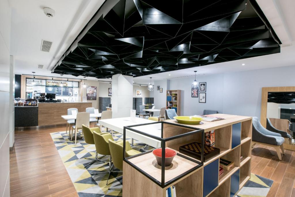 Holiday Inn London Kensington High St. by IHG - Resim 9