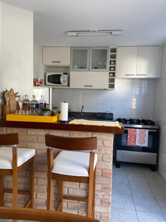 Casa Super Charmosa em Condomínio na Praia