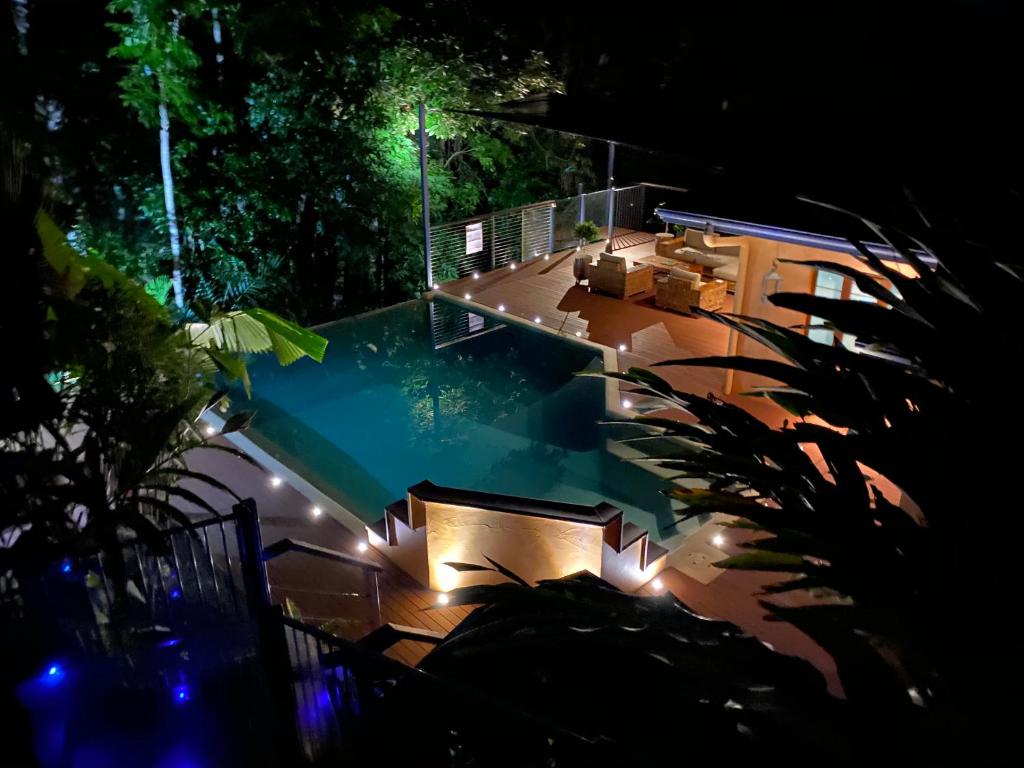 Bazén v ubytování Cairns Rainforest Retreat nebo v jeho okolí