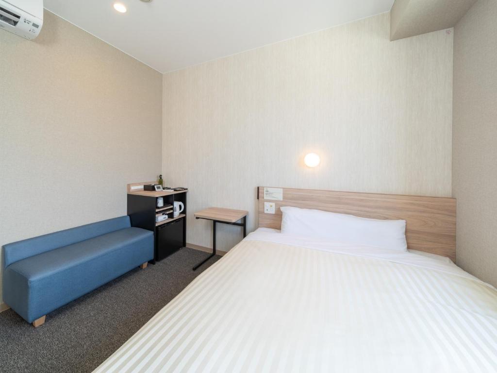 Postel nebo postele na pokoji v ubytování Super Hotel Iyo Saijo