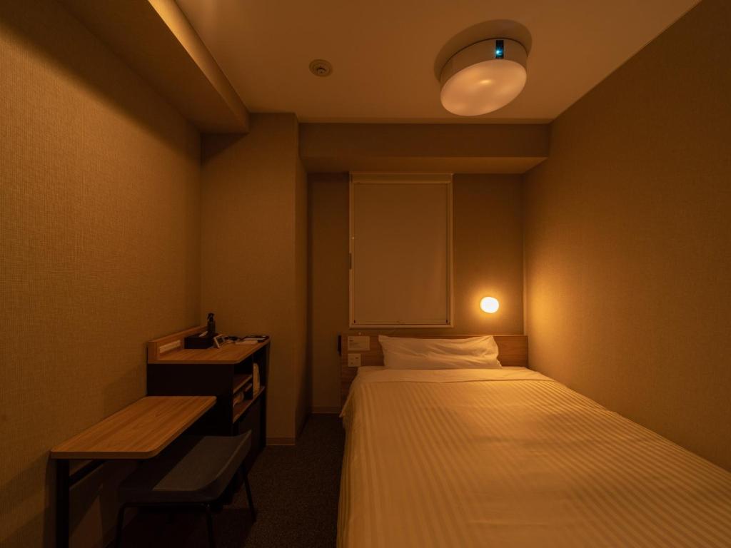 Postel nebo postele na pokoji v ubytování Super Hotel Iyo Saijo