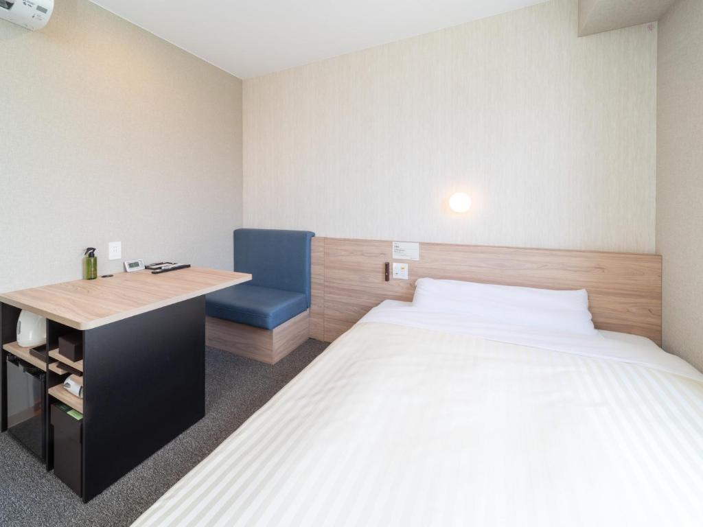 Postel nebo postele na pokoji v ubytování Super Hotel Iyo Saijo