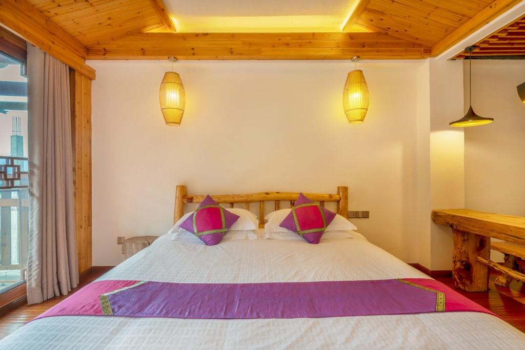 Postel nebo postele na pokoji v ubytování Ridge Inn