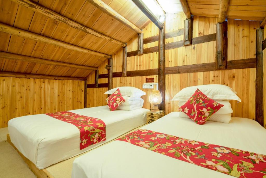 Postel nebo postele na pokoji v ubytování Ridge Inn
