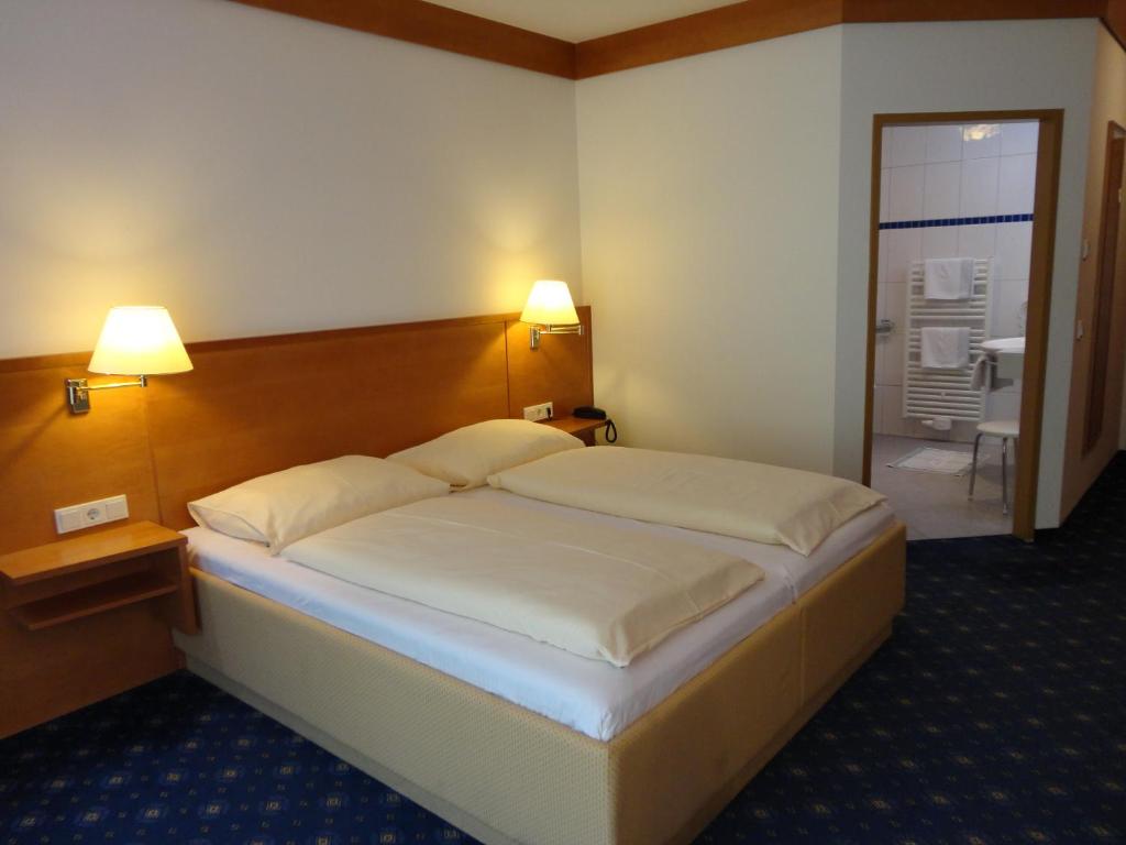 Voodi või voodid majutusasutuse Business-Hotel Stockinger toas