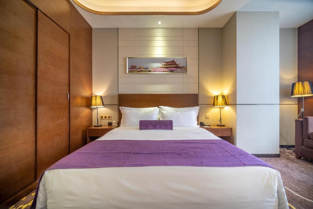 Postel nebo postele na pokoji v ubytování Relteem Hotel