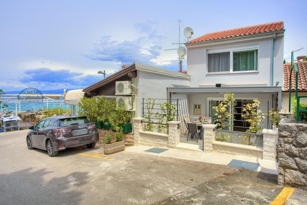 Holiday House Mar