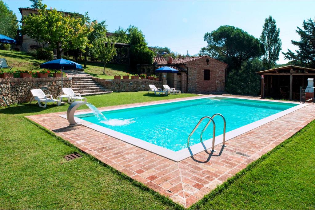 a swimming pool with a water slide in a yard at B&B Casale Virgili in Siena