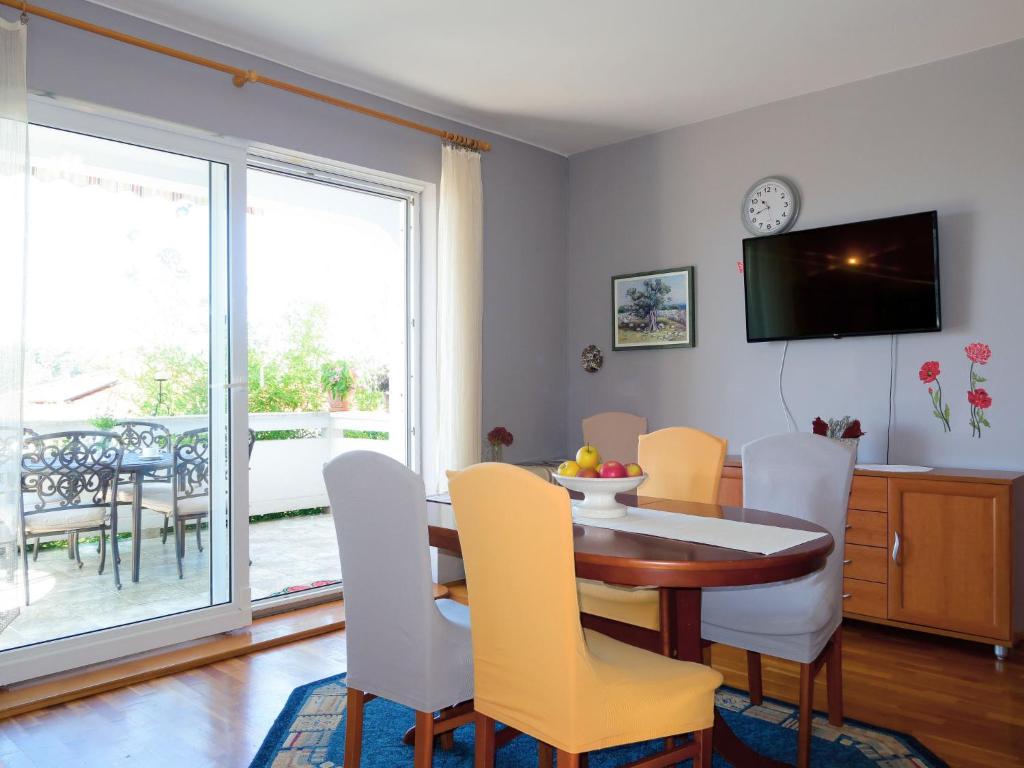 TV a/nebo společenská místnost v ubytování Apartment Hoba by Interhome