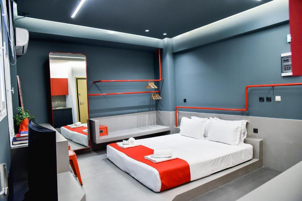 CentraL44 YoLo Casual Suite- Ermou