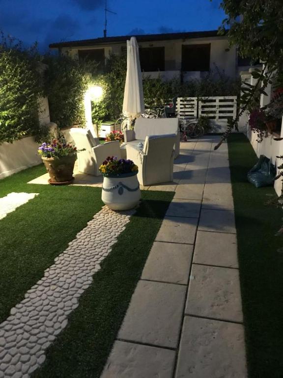 A garden outside Junco