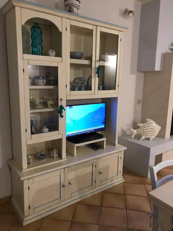 A television and/or entertainment centre at Junco