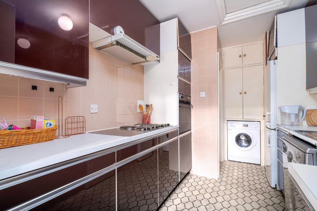 PERFECT LOCATION! Spacious 2BR Home by Hyde Park