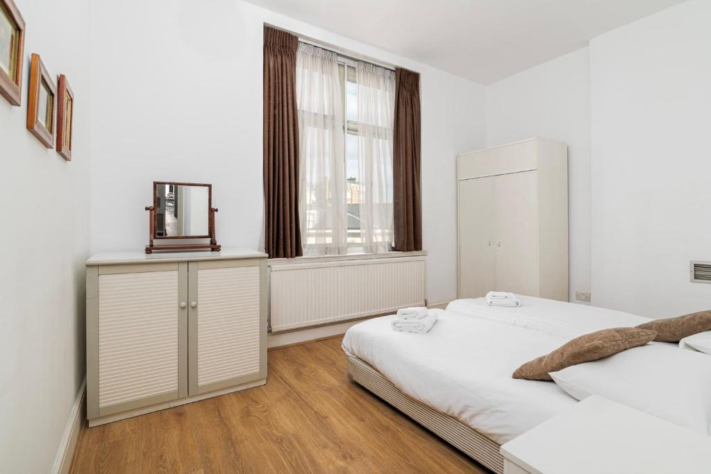 PERFECT LOCATION! Spacious 2BR Home by Hyde Park