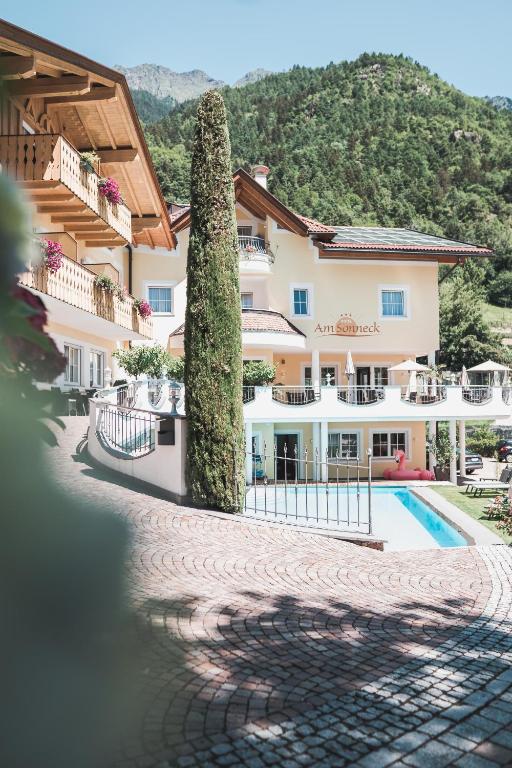 Nespecifikovaný výhled na hory nebo výhled na hory při pohledu z hotelu