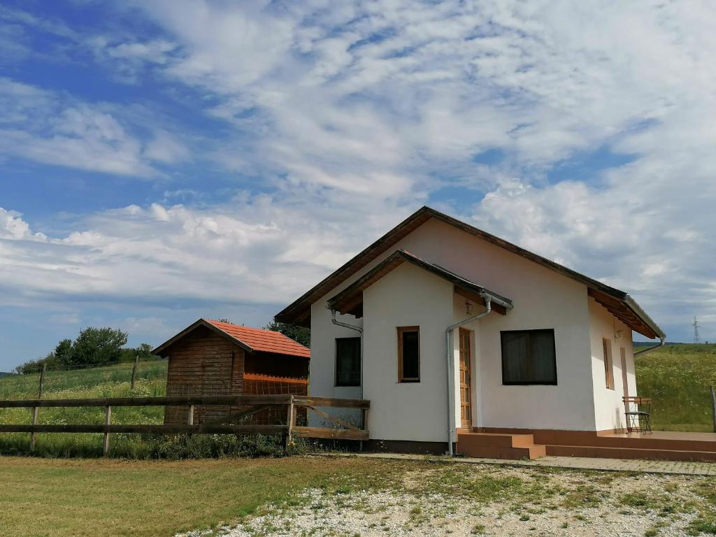 a small house in the middle of a field at Piliscsévi Vendégház in Piliscsév