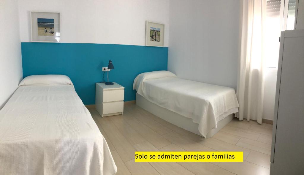 Posteľ alebo postele v izbe v ubytovaní Frente al mar 1ª línea de playa