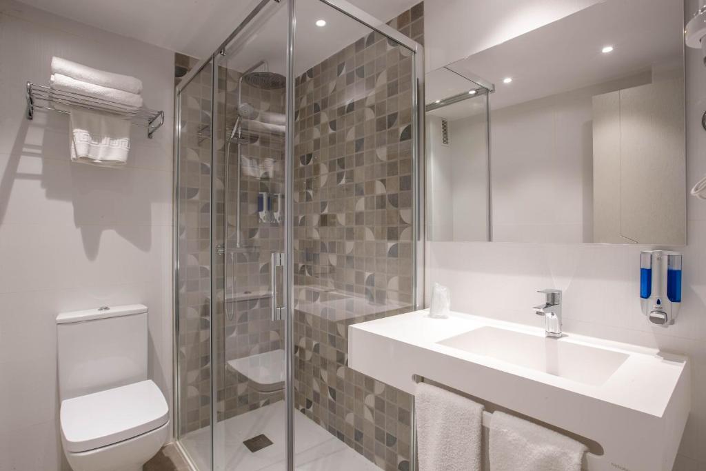 A bathroom at Hotel Zeus