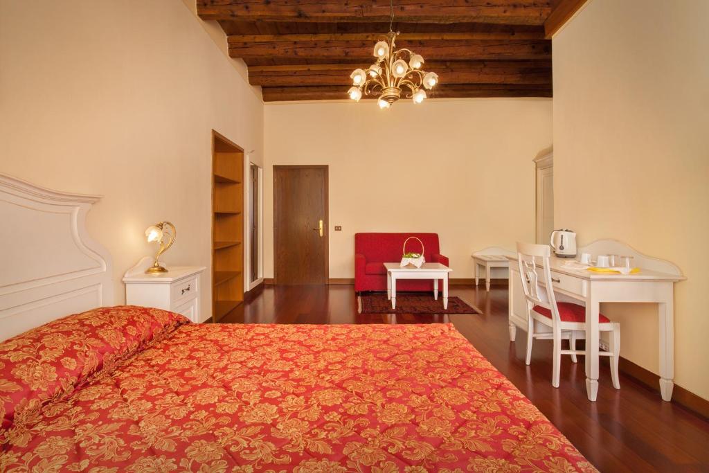 Villa Brignoli - Triple Room With Private Bathroom