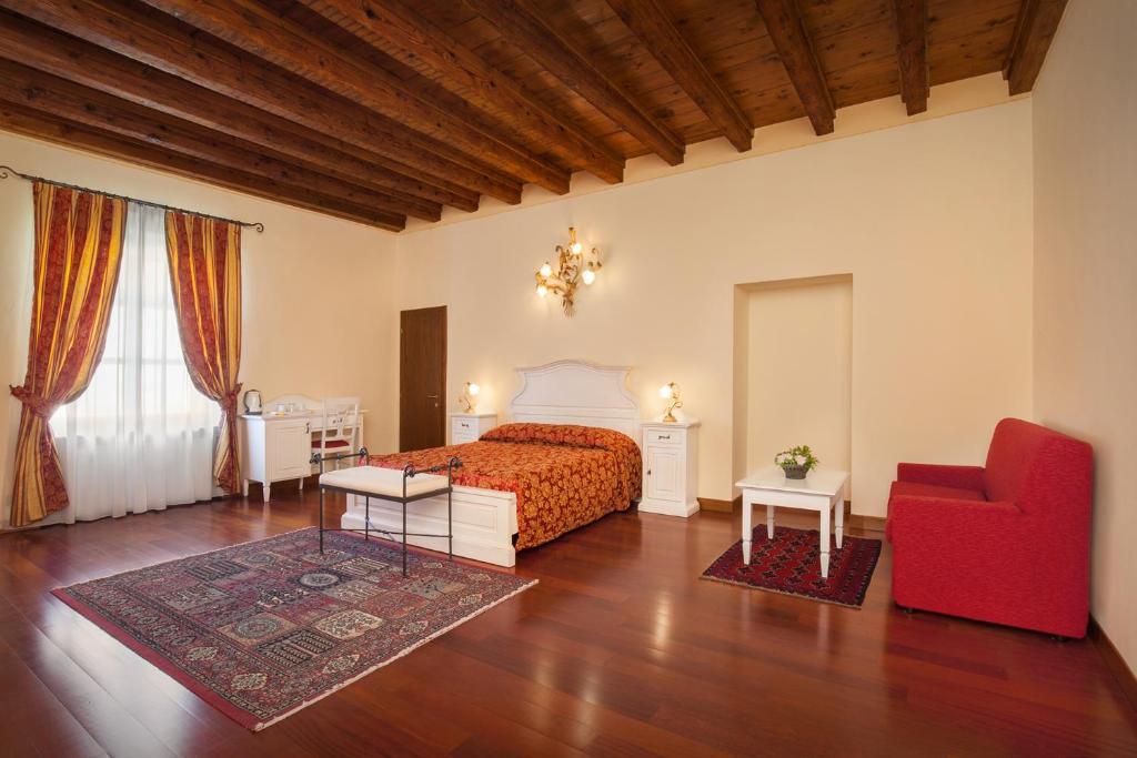 Villa Brignoli - Triple Room With Private Bathroom