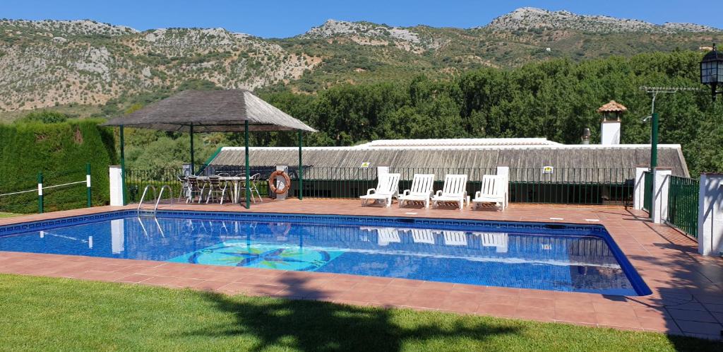 Bazén v ubytovaní Casa Rural Huerta Vallejo alebo v jeho blízkosti