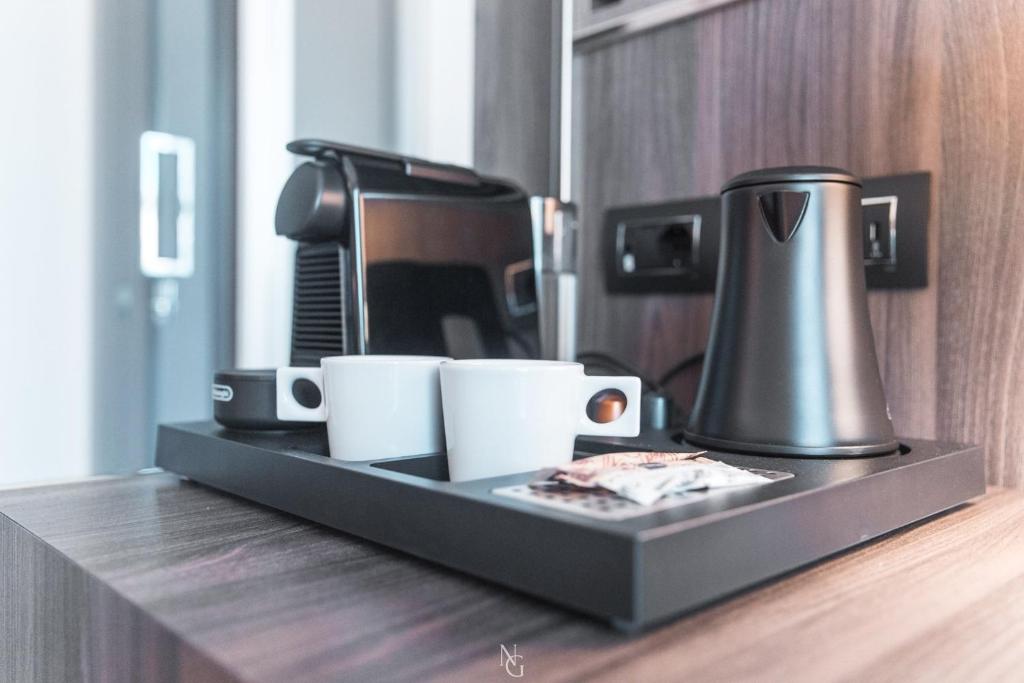 Příslušenství pro přípravu čaje a kávy v ubytování Hotel Kuma