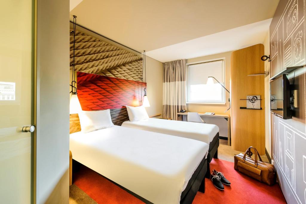 Postel nebo postele na pokoji v ubytování ibis Hotel Muenchen City West