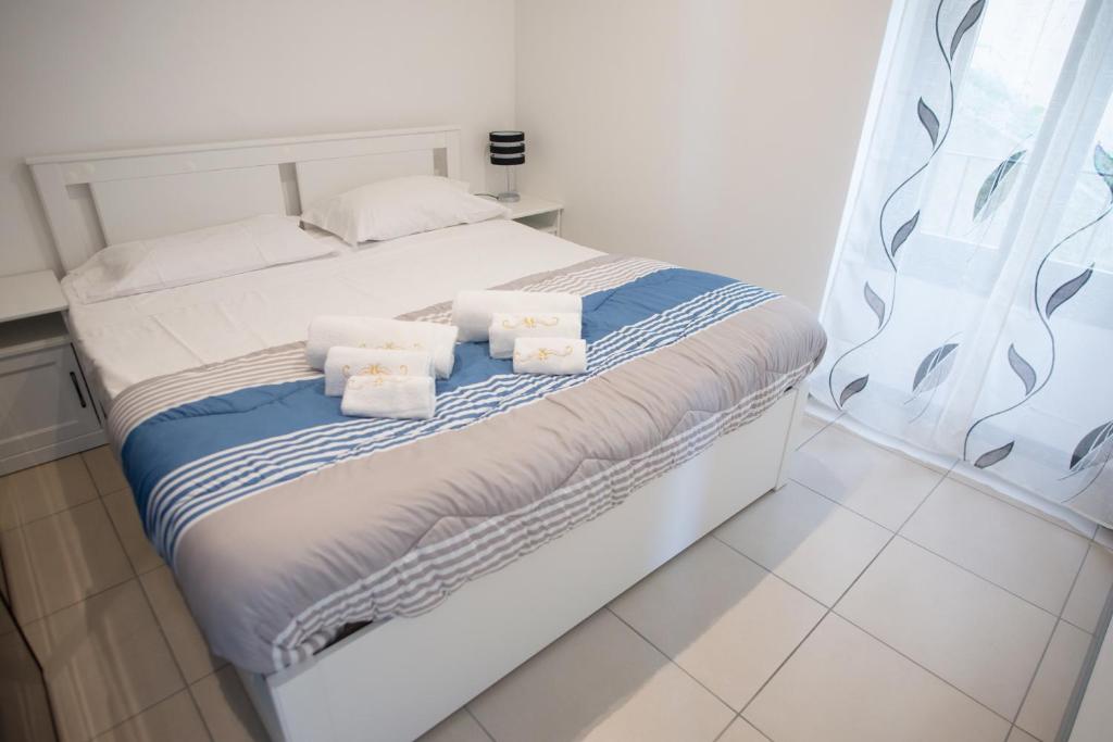 Postel nebo postele na pokoji v ubytování Griante suites