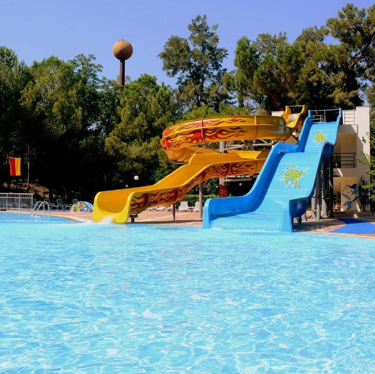 Bazén v ubytování Meder Resort Hotel - Ultra All Inclusive nebo v jeho okolí