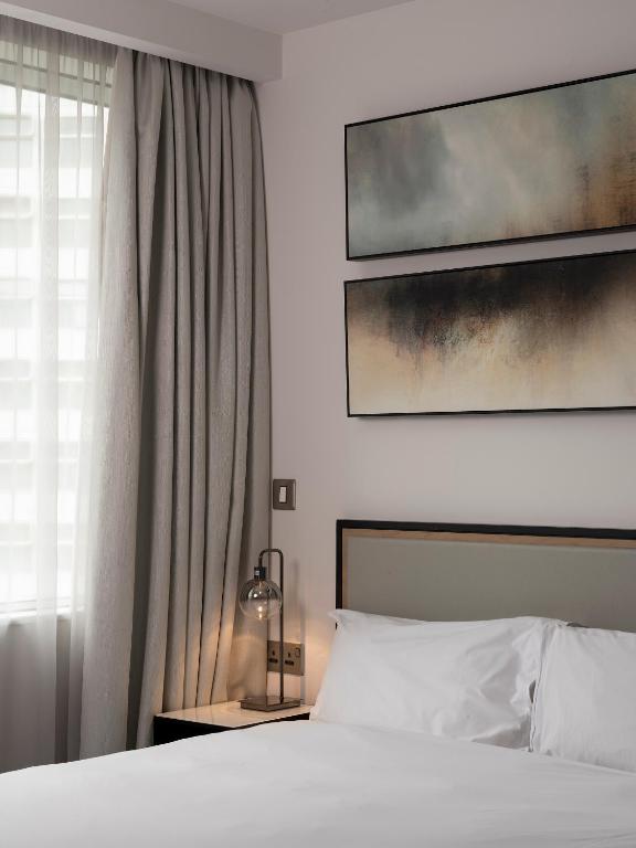 Postel nebo postele na pokoji v ubytování CitySuites Aparthotel