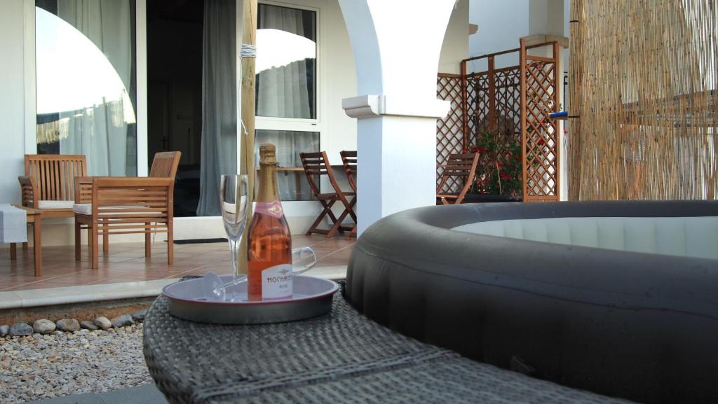 Posedenie v ubytovaní Studio apartment Gray