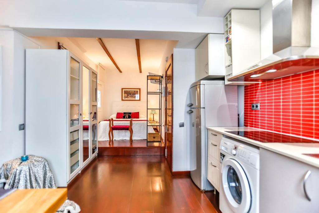 Kuchyň nebo kuchyňský kout v ubytování Ghat Apartments Montroig