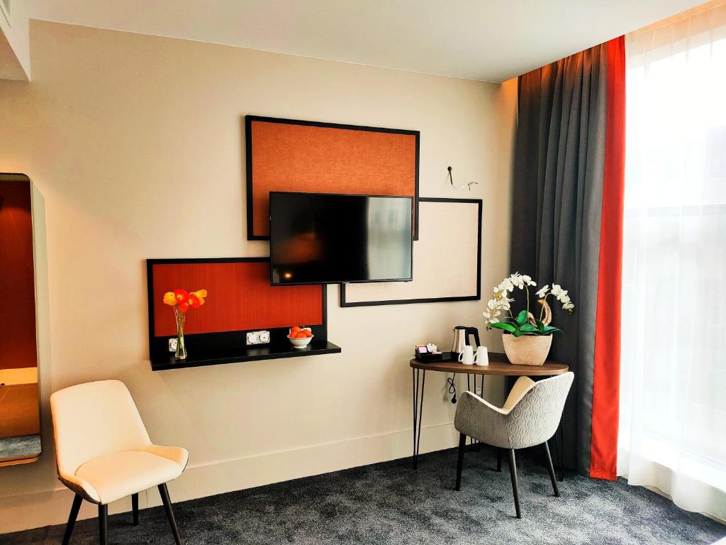 TV a/nebo společenská místnost v ubytování Abbaye des Capucins Spa & Resort