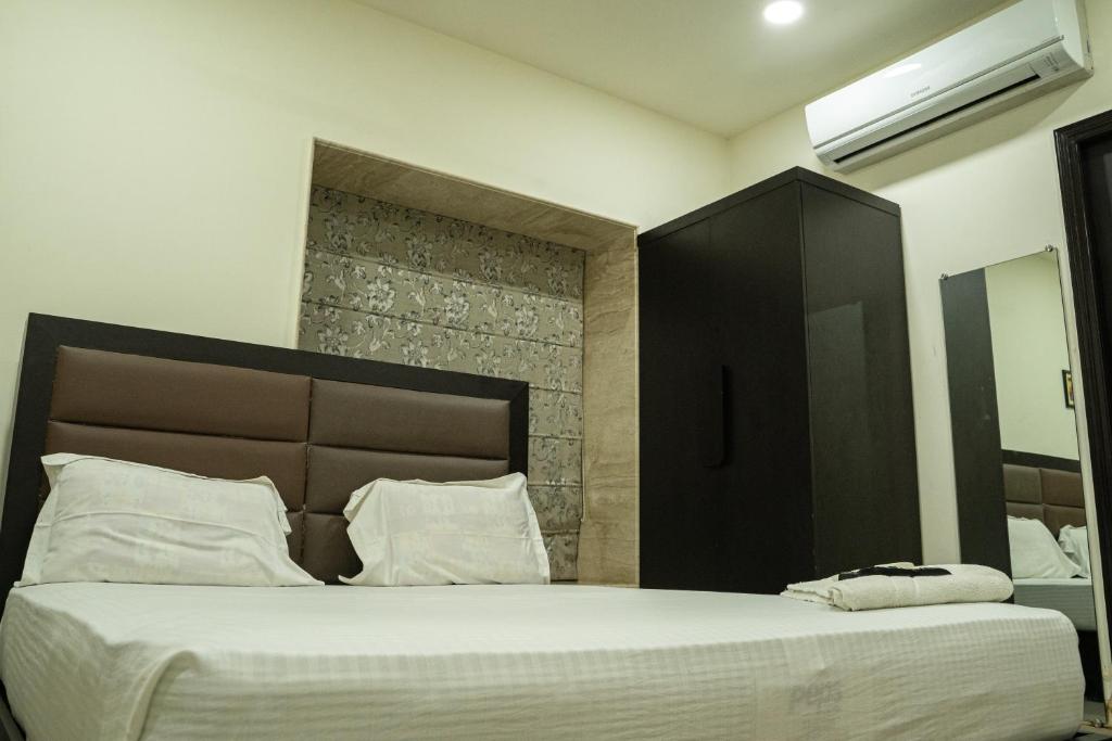 Postel nebo postele na pokoji v ubytování NK7 Guest House