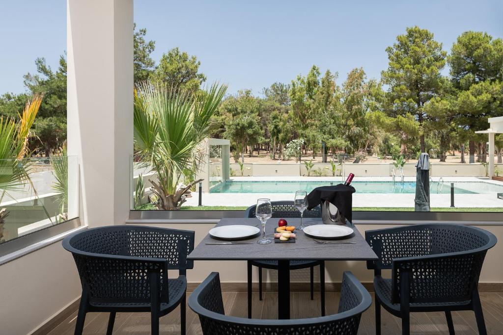 Bazén v ubytování Mossa Well Being Hotel nebo v jeho okolí
