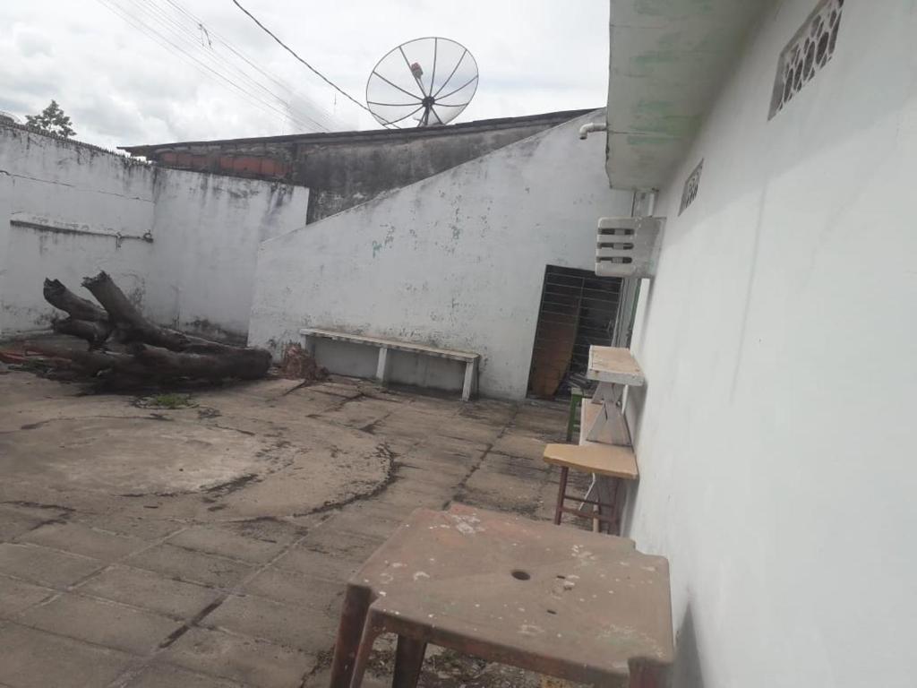  Casa inteira com ótima localização em Tamandaré
