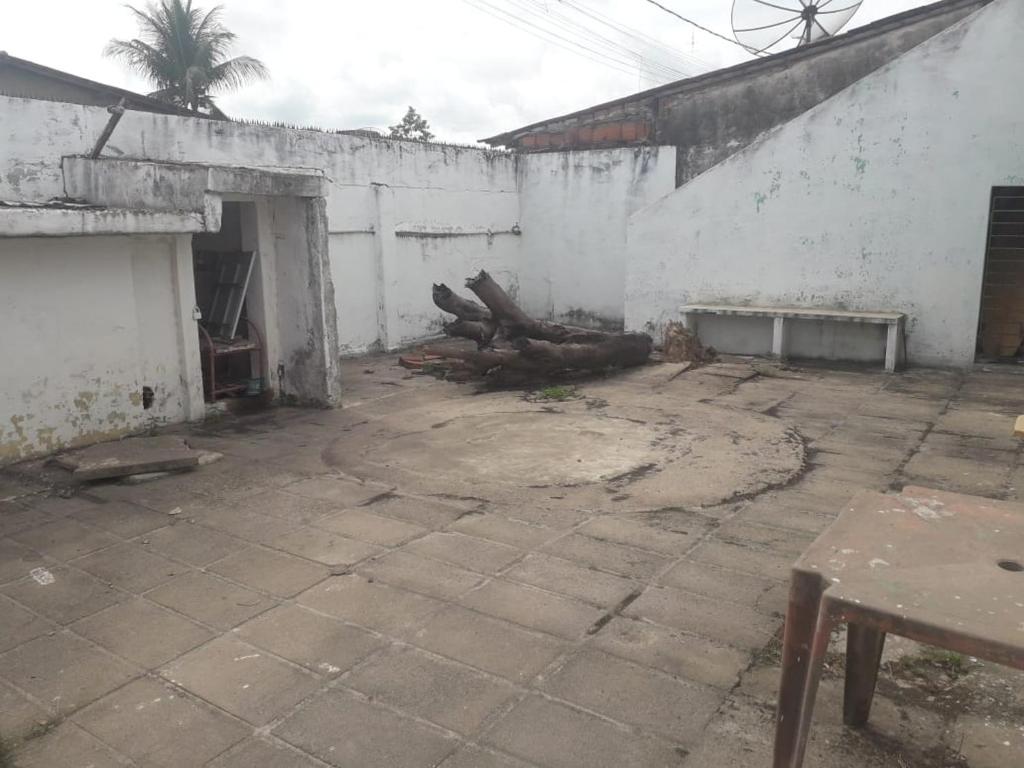 Casa inteira com ótima localização em Tamandaré