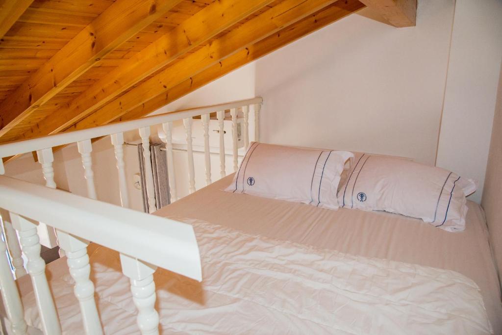 A bed or beds in a room at Siora Andromache