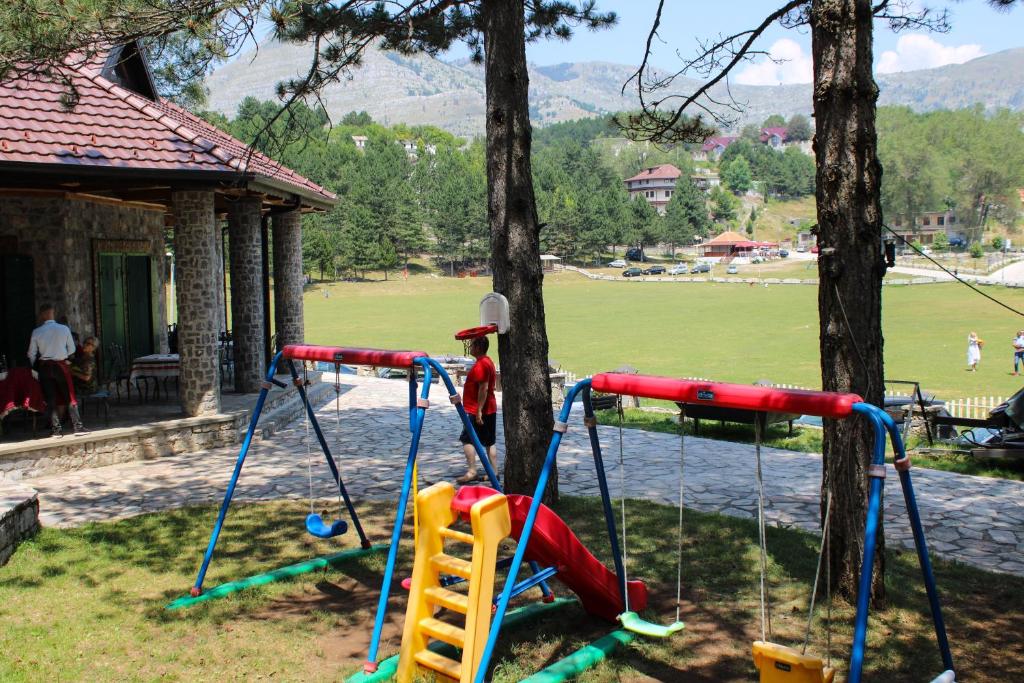 Area giochi per bambini di Natyral Razma Resort