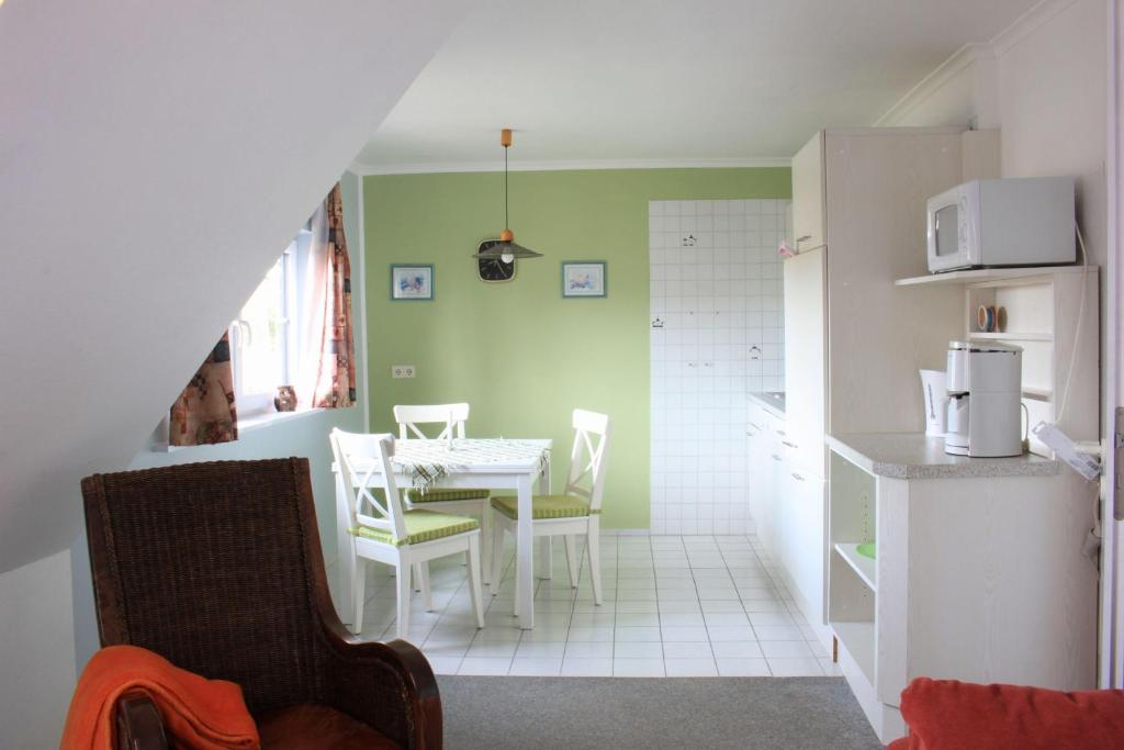 Kuchyň nebo kuchyňský kout v ubytování Gaestehaus-Sylvie-Wohnung-2