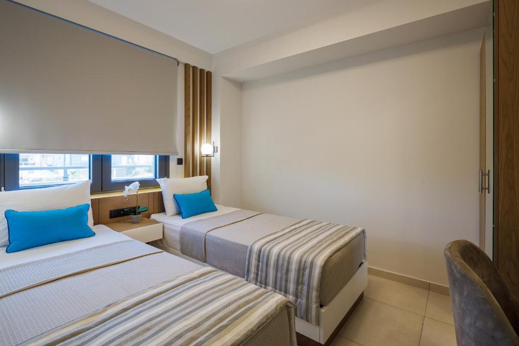 Postel nebo postele na pokoji v ubytování BISALTAE SEASIDE SUITES