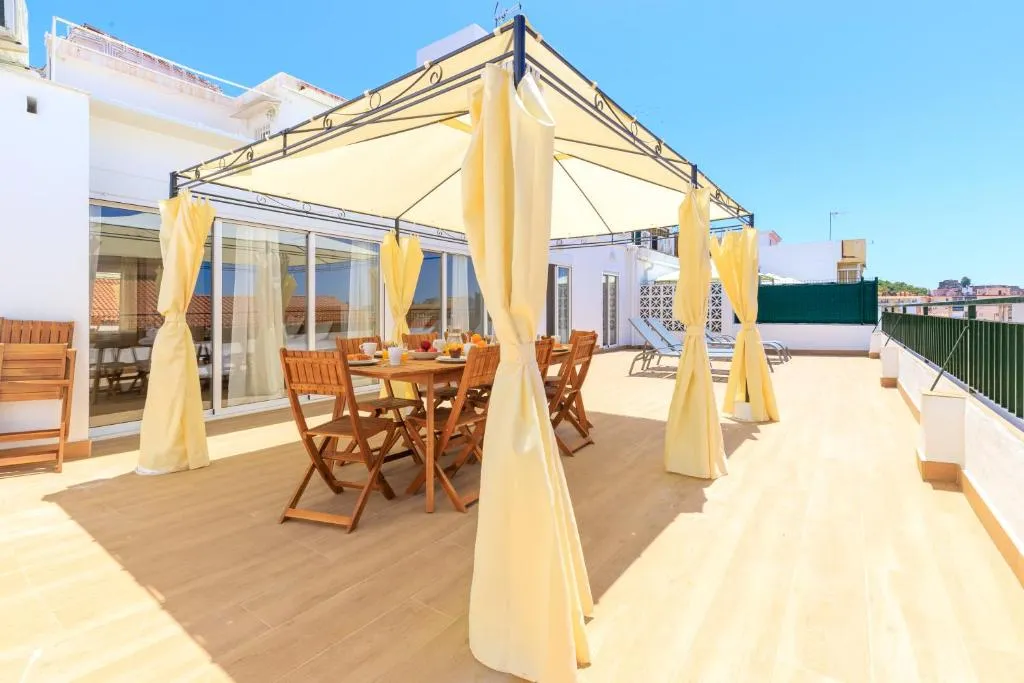 NEW! PLAZA DE LA MERCED Penthouse (4BR 2BT), Málaga, Spania