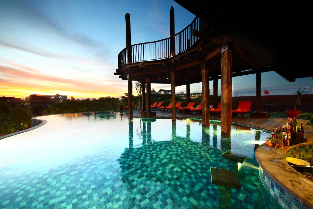 Bazén v ubytování Sun Island Hotel & Spa Legian nebo v jeho okolí