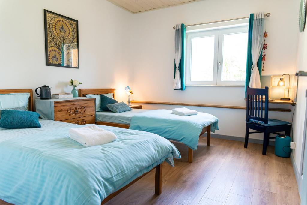 Postel nebo postele na pokoji v ubytování Sanskriti