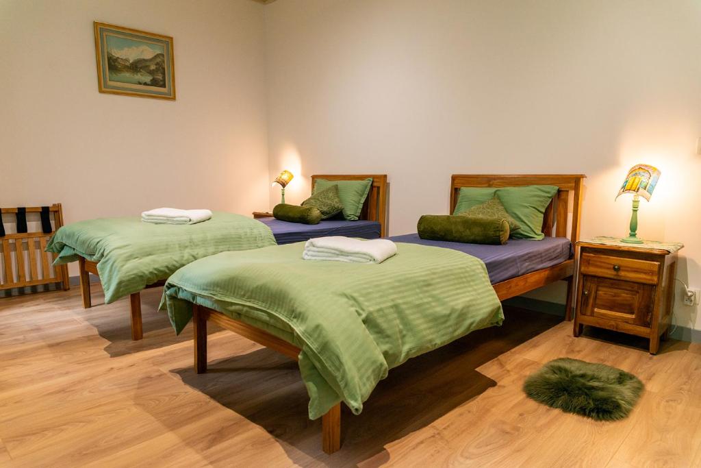 Postel nebo postele na pokoji v ubytování Sanskriti