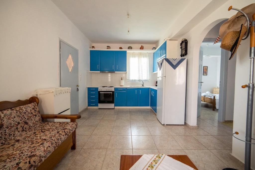 A kitchen or kitchenette at House by the sea