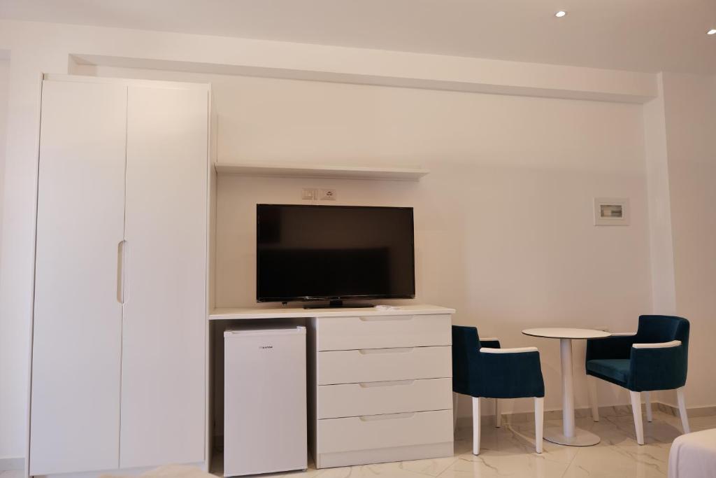 TV a/nebo společenská místnost v ubytování Lumi Hotel