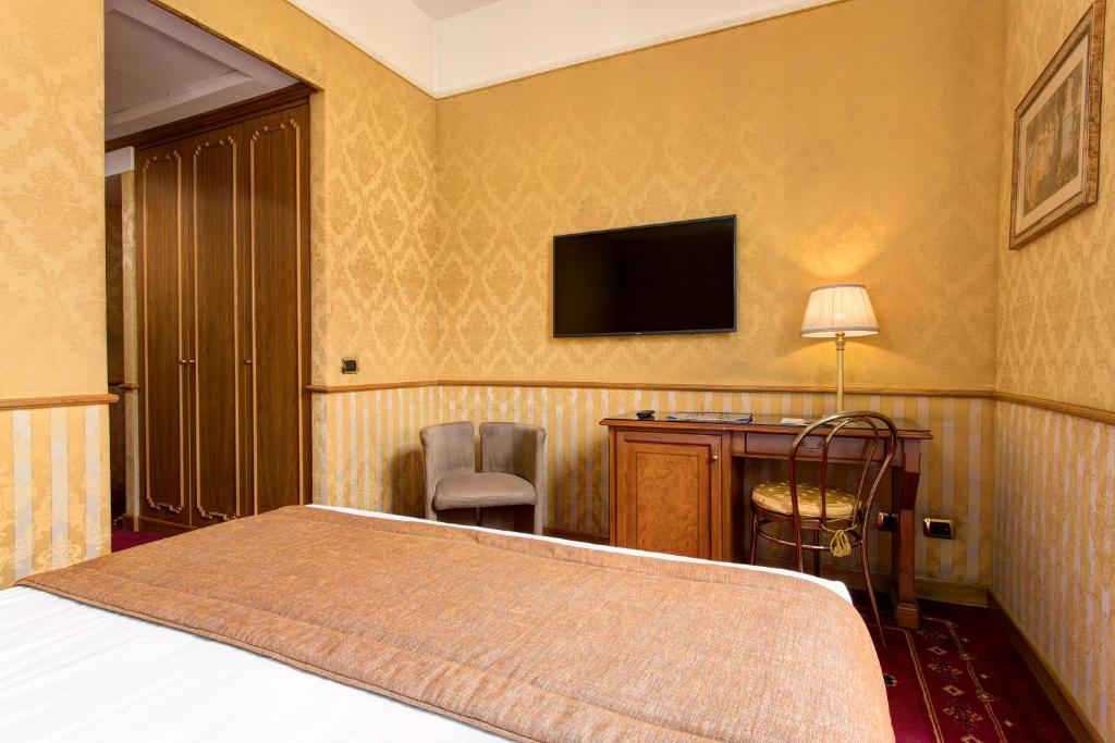 Marcella Royal Hotel - Rooftop Garden - Resim 11