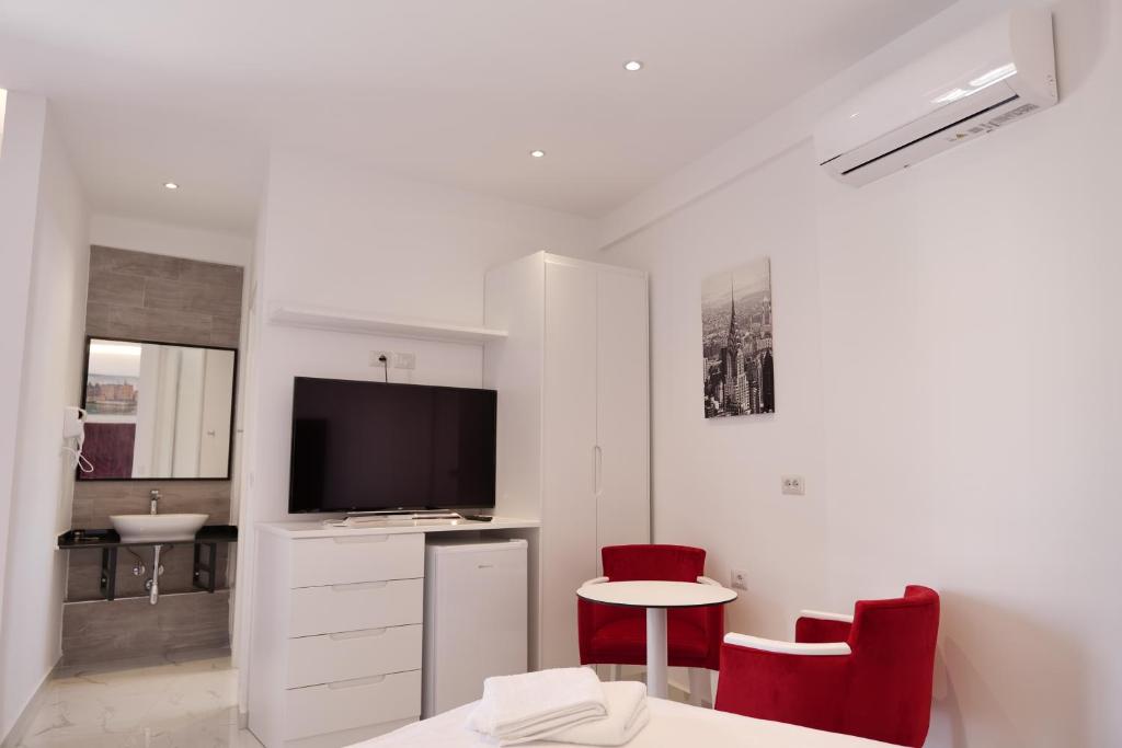 TV a/nebo společenská místnost v ubytování Lumi Hotel