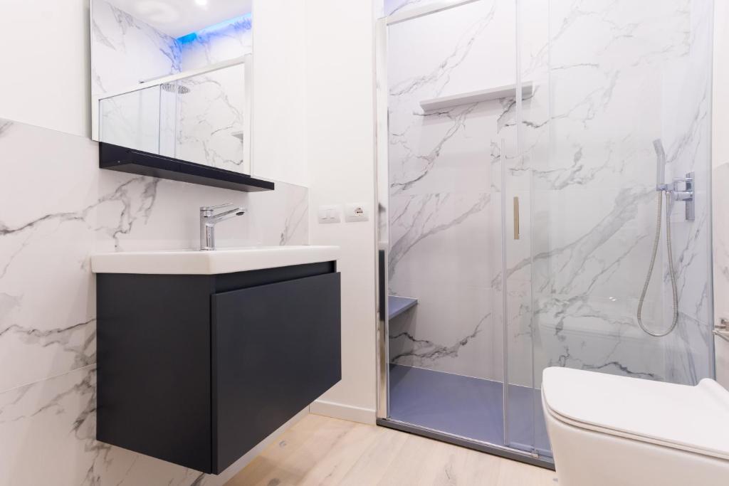 A bathroom at Apartment Greppi 5